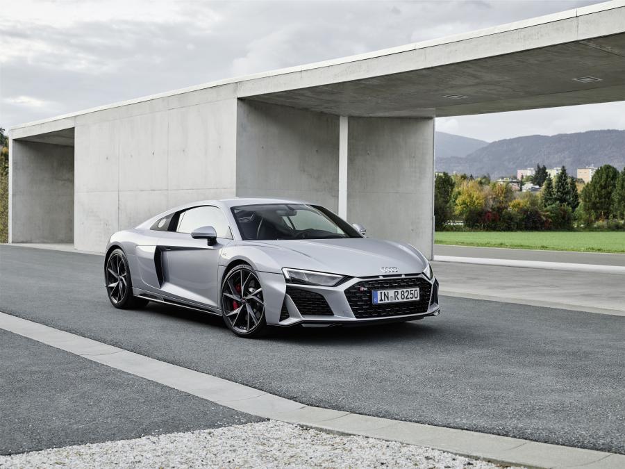 Audi R8 V10 RWD Coupe 2019 года  (WW) (фото 28 из 34)